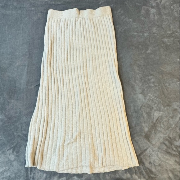 Aerie Cream Ribbed Midi Skirt
#1274 - Picture 9 of 9